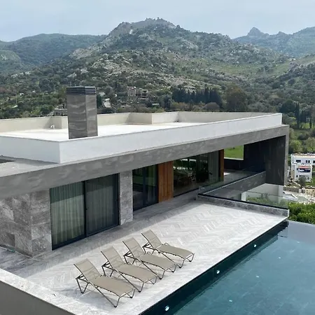 Hills Deluxe Villa *